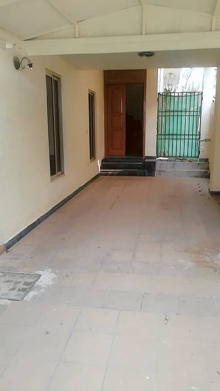 1 kanal Full House Available For Rent in E-11 Islamabad 17