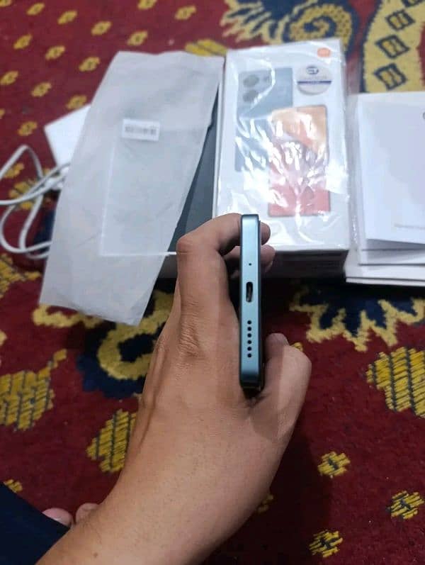 Redmi Note 13 Pro (Ice Blue) 3