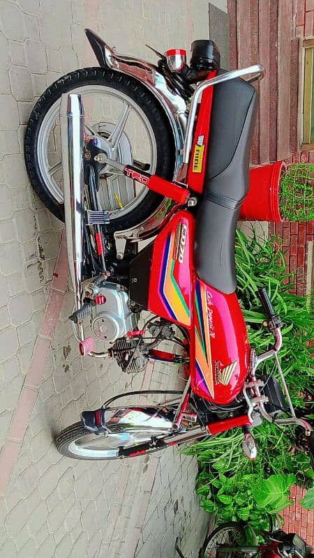 Honda CD 70 saaf bike hai rate munasab hai bike k hesab se 0