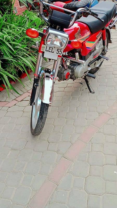 Honda CD 70 saaf bike hai rate munasab hai bike k hesab se 1