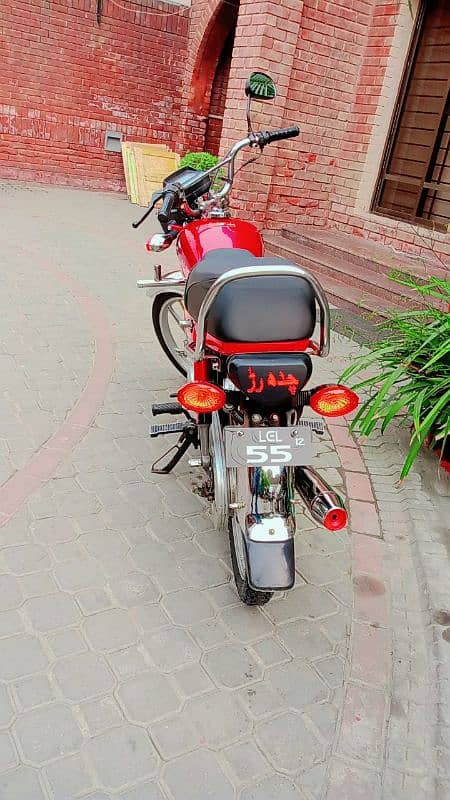 Honda CD 70 saaf bike hai rate munasab hai bike k hesab se 4