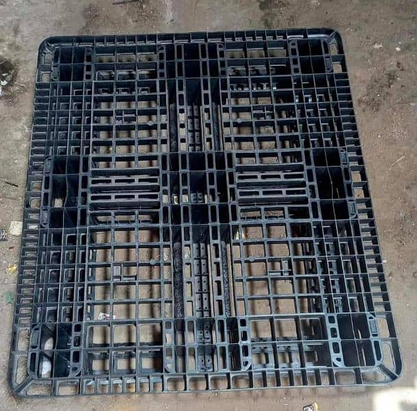 Heavy duty industrial imported pallets | Plastic pallets in Pakistan 1