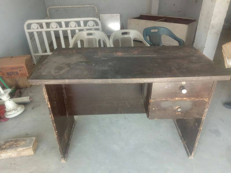 Counter Table with chair 0