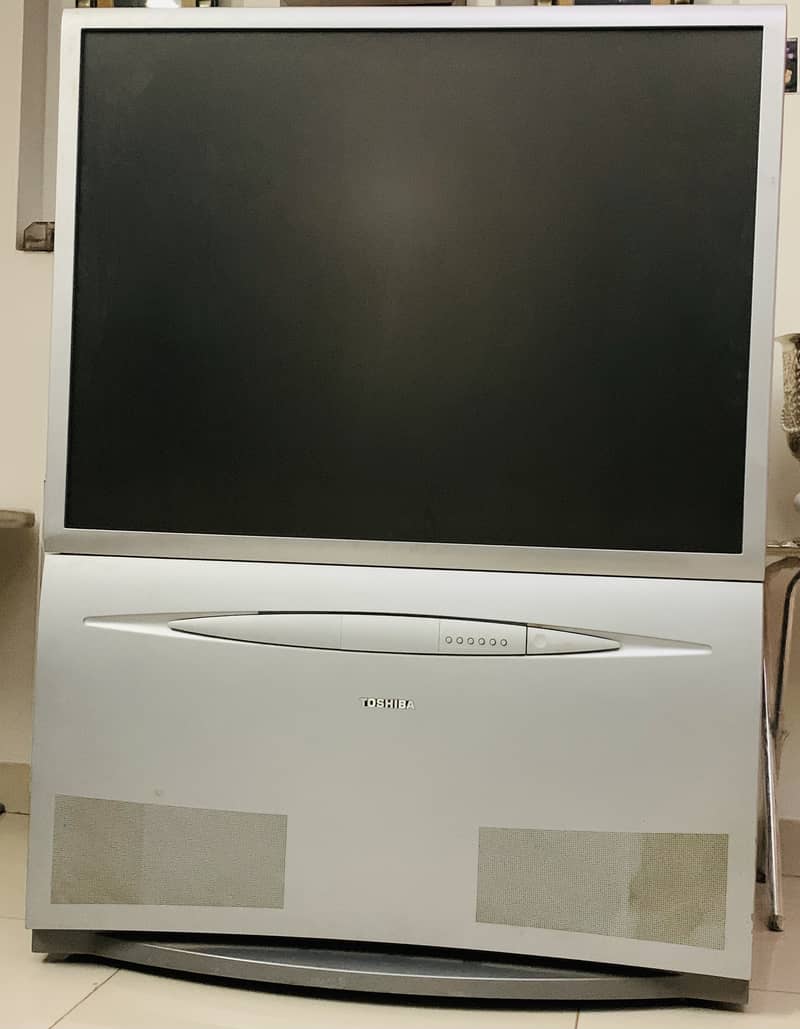 Toshiba projection TV 43 inches 1