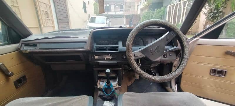 Toyota Corolla XE 1982 5