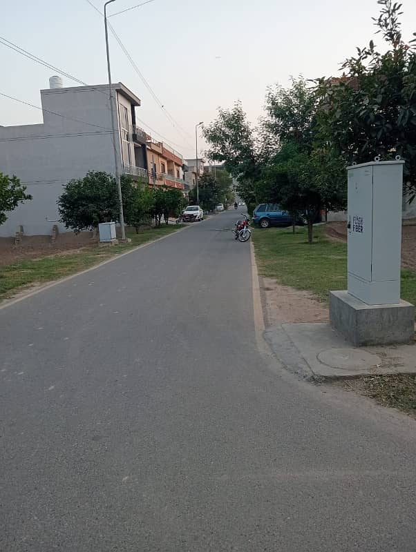 10 Marla Corner Plot Available For Sale In Park View City Lahore 1