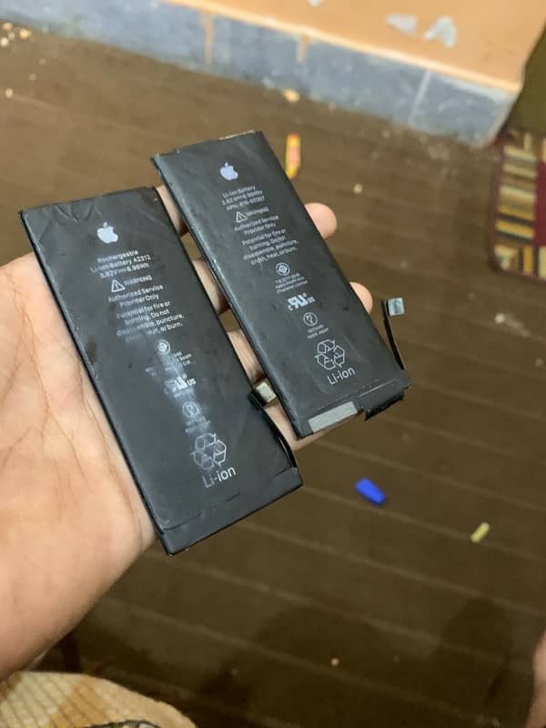 iPhone SE 2020 and iPhone 8 battery genies 0