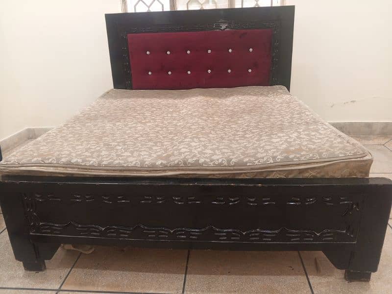 assalamualaikum am selling poshish bed with metres 0