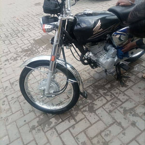 Honda 125 self start special addition 2024 applied for bike just 5k km 10