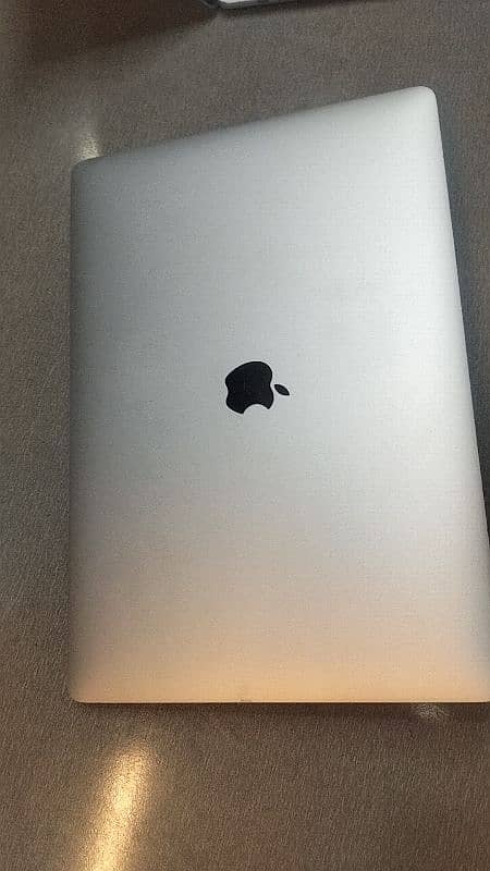 MacBook pro i7 2017 1