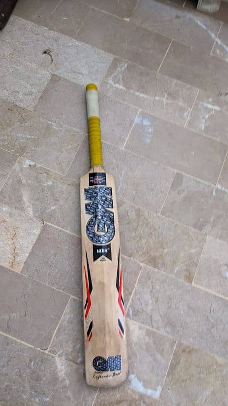 GM "noir" English willow hard ball bat with a free grip 0