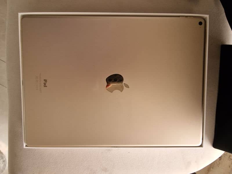 I pad pro 12.9 32gb (gold) 1