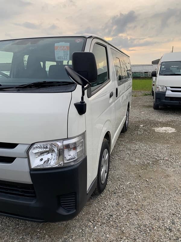 Toyota Hiace Van (TRH200) 12