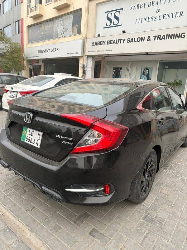 Honda Civic Oriel 2018 4