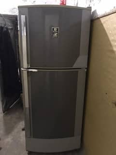 Dawlance frige for sale genuine compressor genuine body all ok