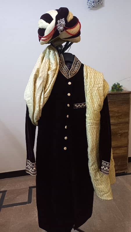 velvet sherwani with kullah 0