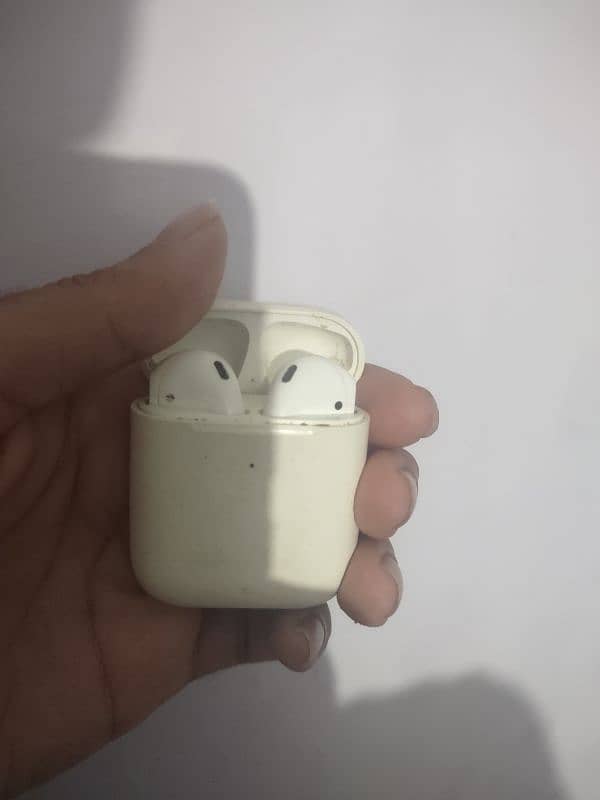 Apple airpods 2nd generation with charger 1