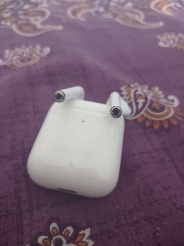 Apple airpods 2nd generation with charger 5