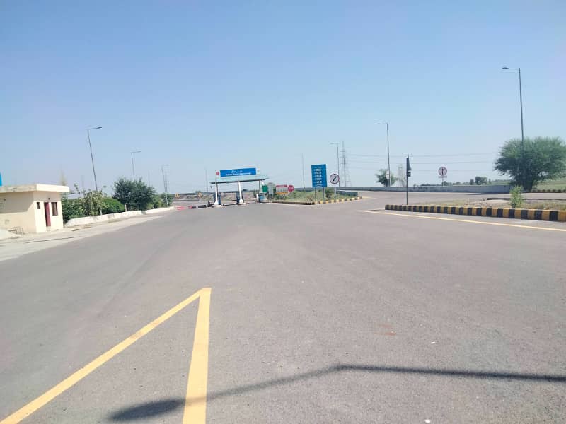 1 KANAL RESIDENTIAL PLOT FOR SALE IN IEP ENGINEERS TOWN LAHORE 4