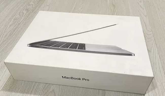 Macbook Pro 2017 - 8gb Ram / 256 Gb Harddisk 0