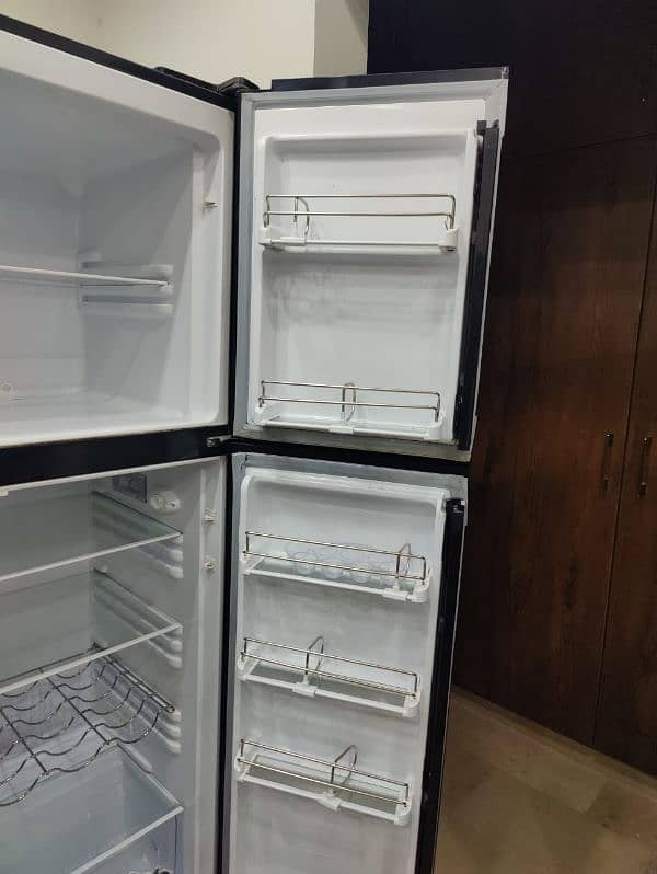 Dawlance 4-Door Inverter Fridge 3