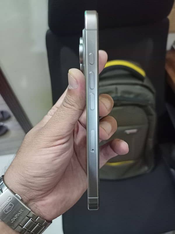 iPhone 16 Pro 256GB 2