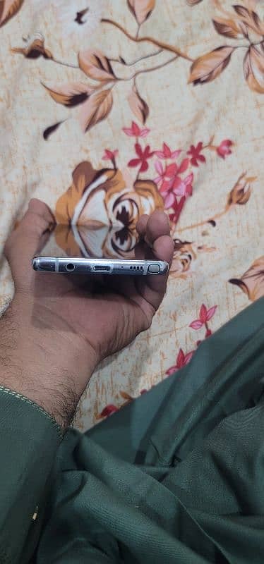 samsung galaxy note 8 good condition 1 dote ha aur shade 6