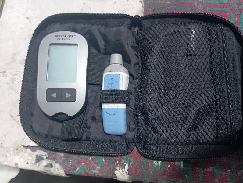 accu chek performa glucometer and freestyle glocometer 1