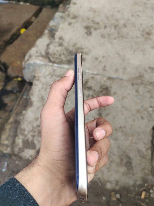 LG V60 5g 10/10 condition 3