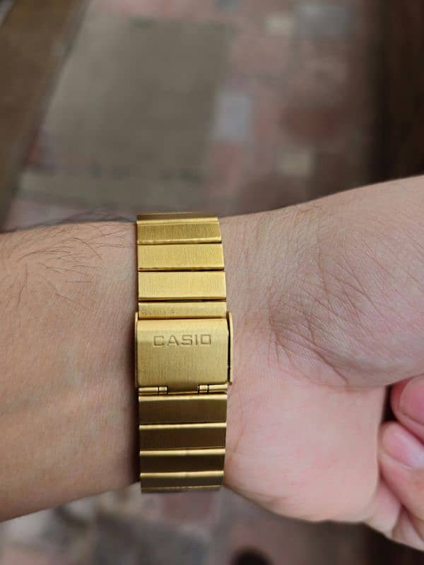 Casio A100wegg-1adf Vintage Gold watch 1