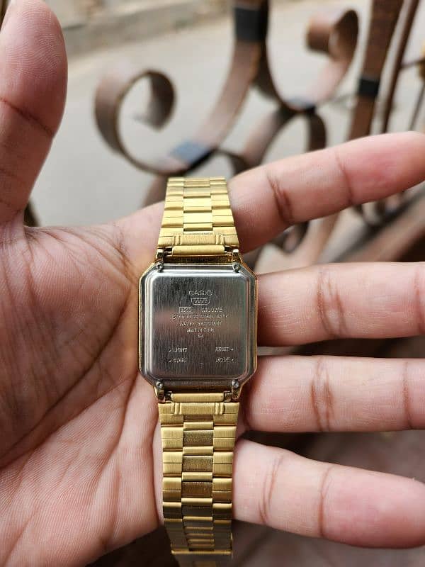 Casio A100wegg-1adf Vintage Gold watch 4