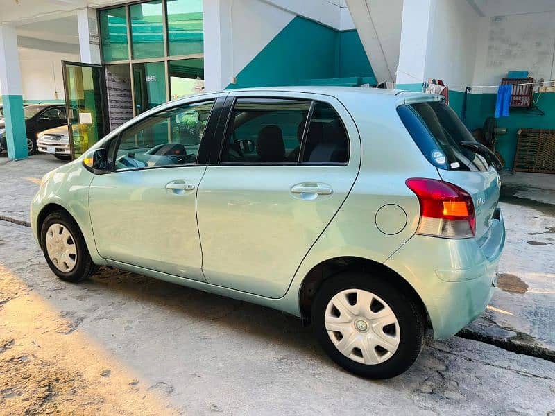 Toyota Vitz 2008 model 12 Lahore registr 2