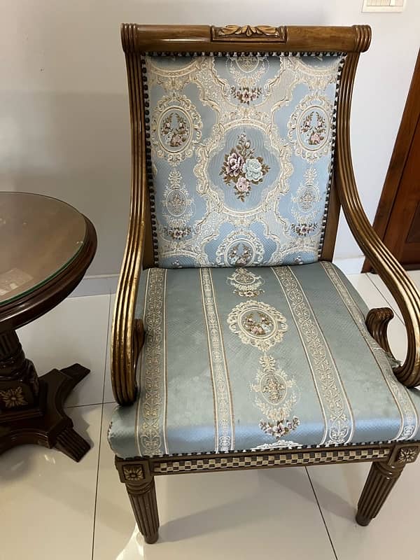 Chairs with coffee table 3