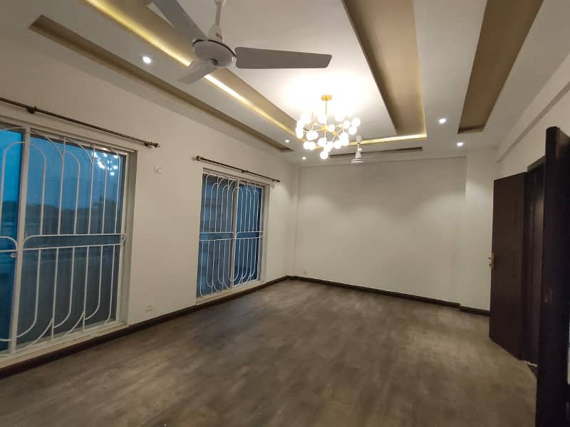 BRAND NEW APPARTMENT IN ASKARI 1 3