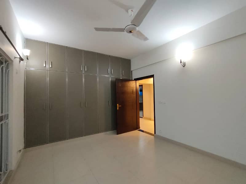 BRAND NEW APPARTMENT IN ASKARI 1 10