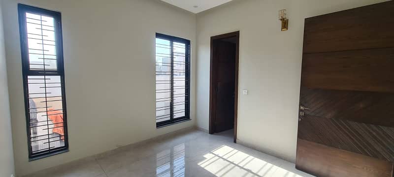 CAPITAL GROUP OFFER 10 MARLA GOOD LOCATION CORNER HOUSE FOR SALE WITH BASEMENT IN DHA PHASE 1. 29