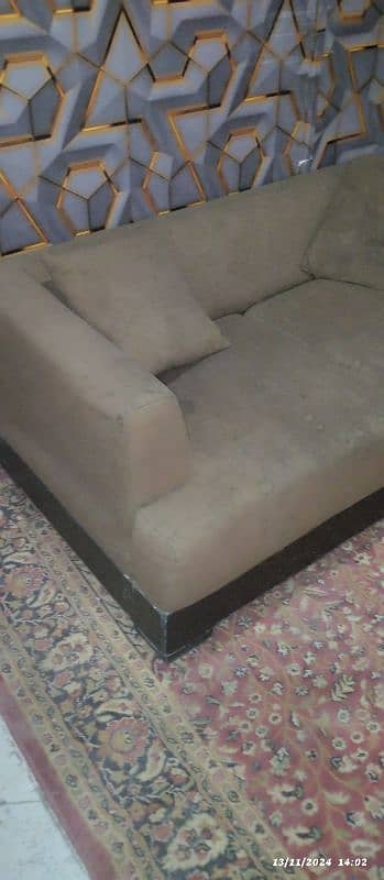 Good Condition Heavy Sofa Set 0