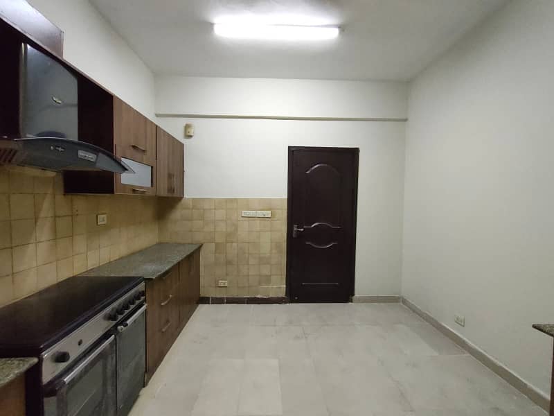 10 Marla 3 Bed Flat On 7th Floor For Sale In Askari 11 Lahore 3