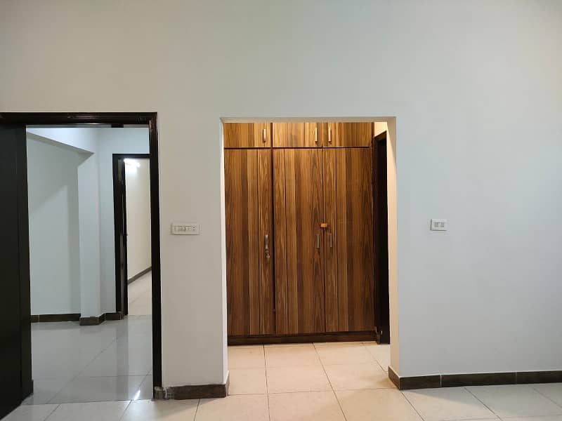 10 Marla 3 Bed Flat On 7th Floor For Sale In Askari 11 Lahore 4