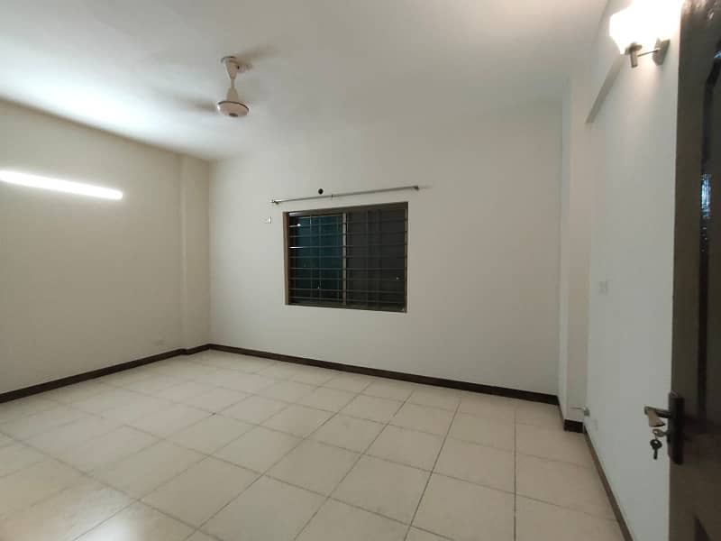 10 Marla 3 Bed Flat On 7th Floor For Sale In Askari 11 Lahore 8