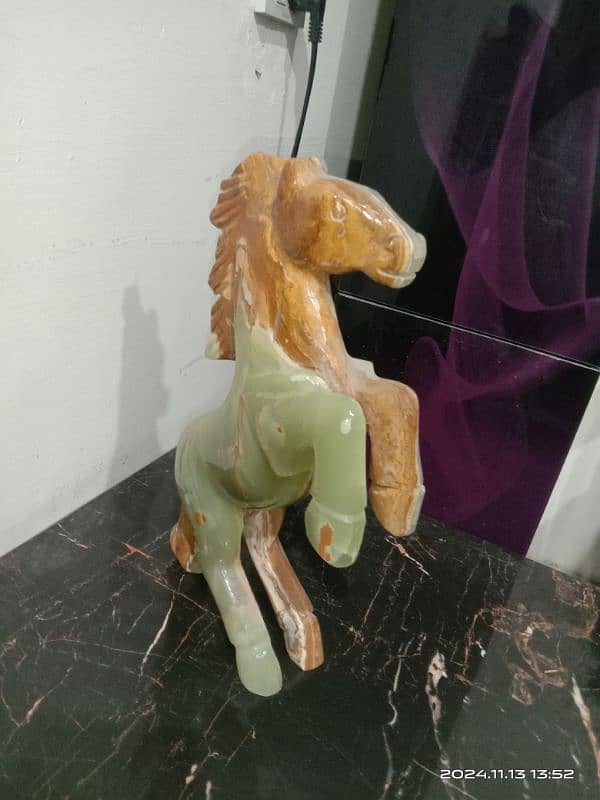 decorations pice horse stone good condition 1