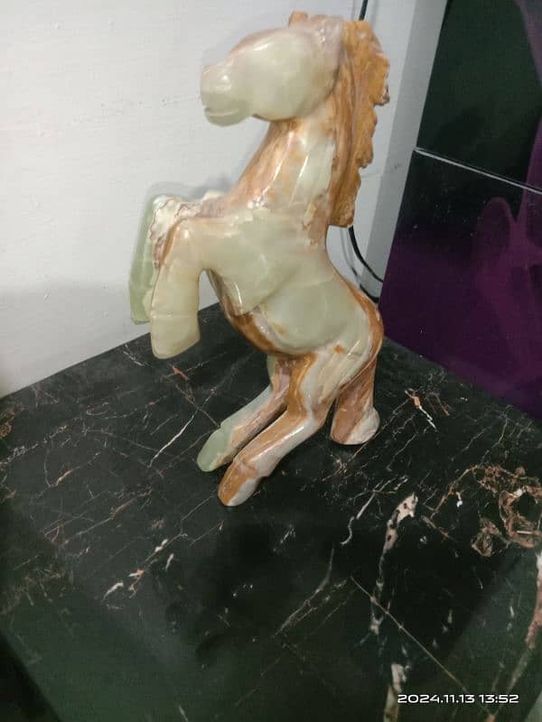 decorations pice horse stone good condition 2