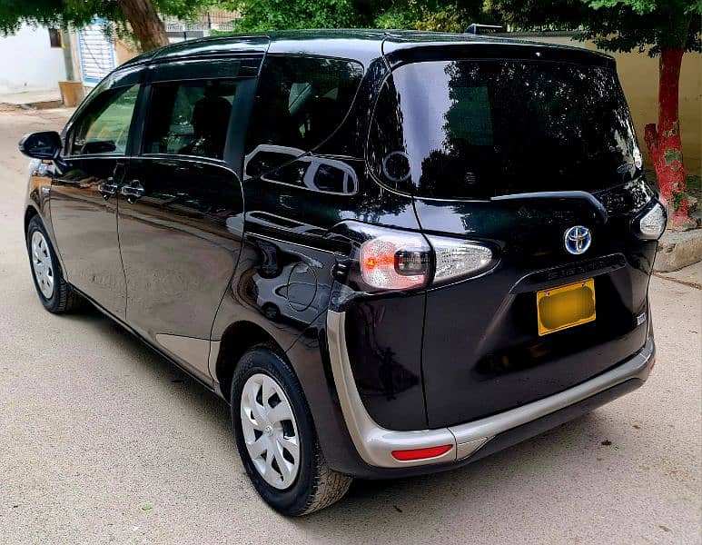 Toyota Sienta X 2015/20 7 Seater 1