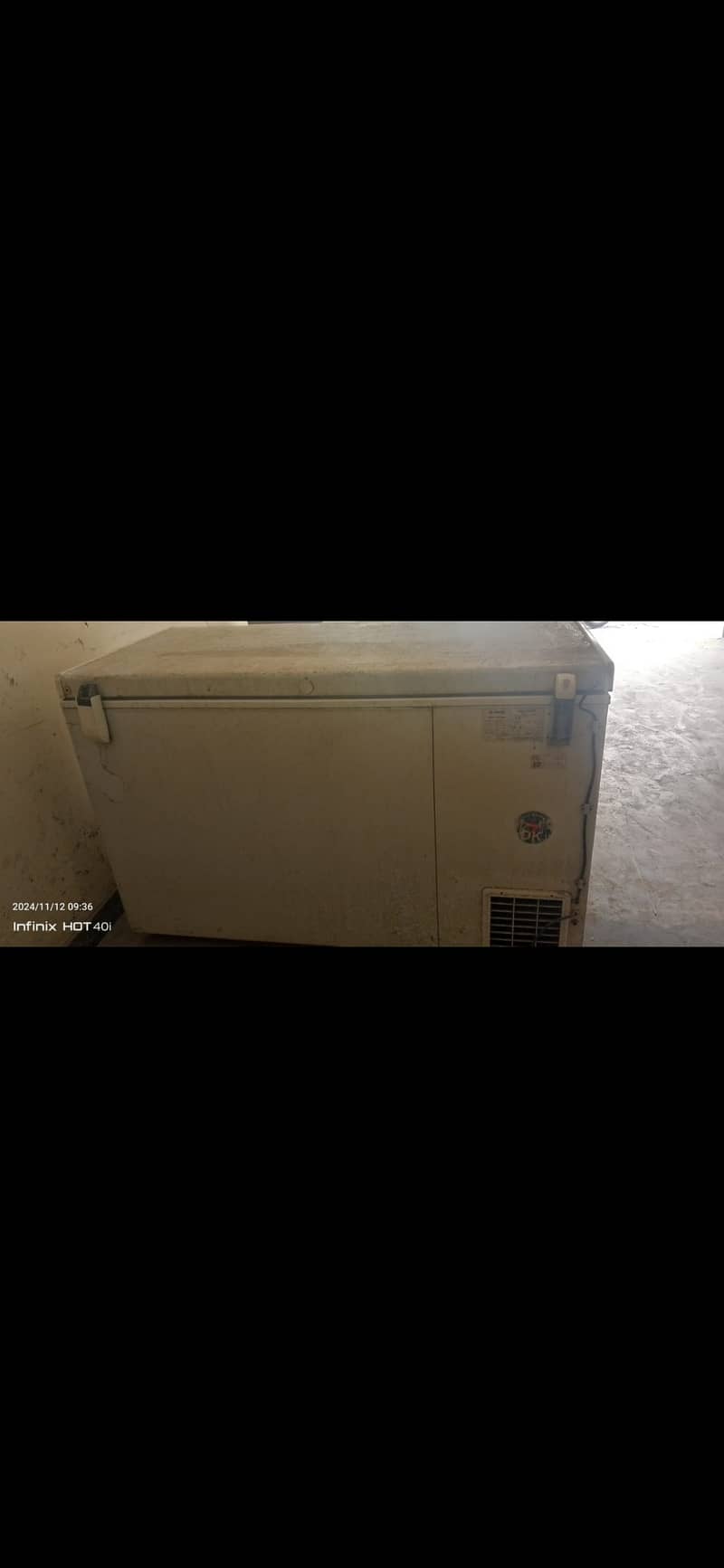 03453295985 Waves deep freezer in good condition  working steel body 0