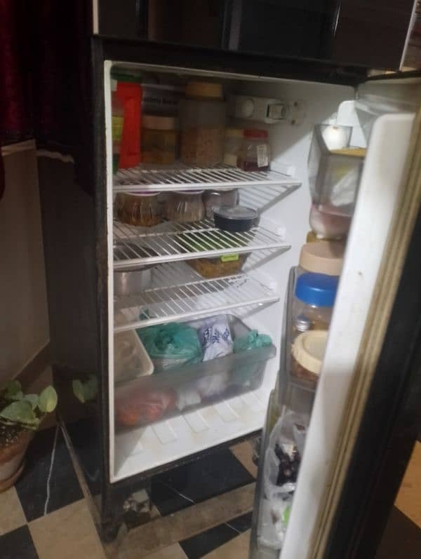 Tel double door fridge in good condition 2