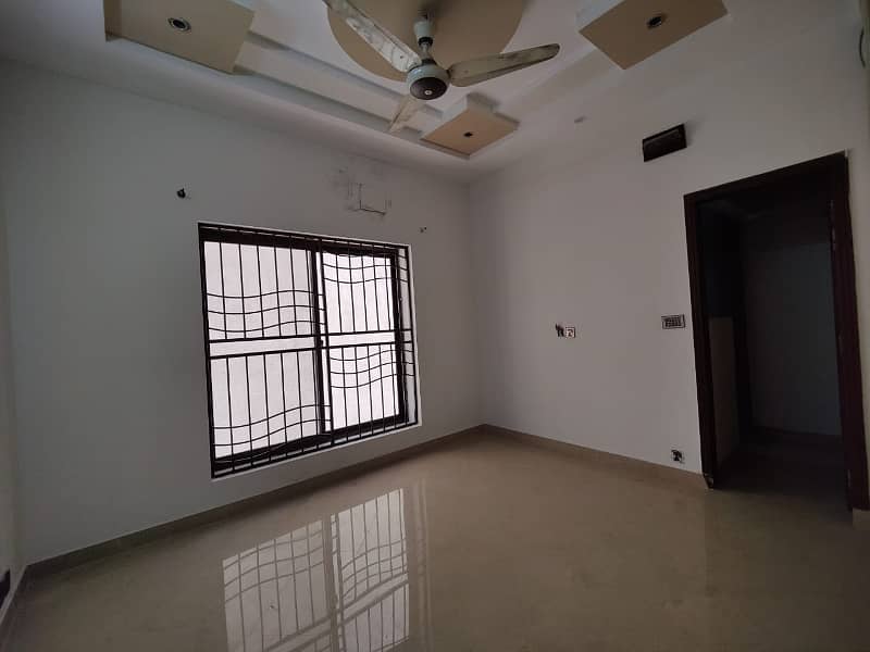 10 MARLA UPPER PORTION LIKE NEW GOOD CONDITION NEAR PARK FOR RENT 2