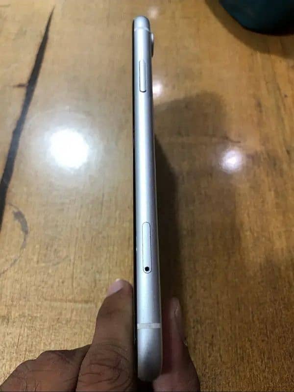 iPhone XR  10/10 Non pta 4