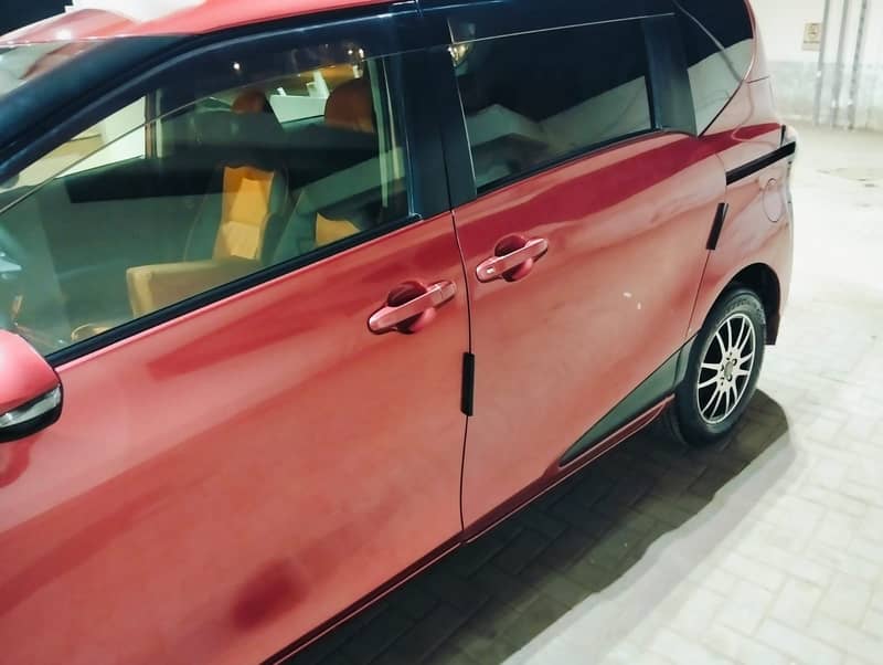 Toyota Sienta Model (2017) Pink 3