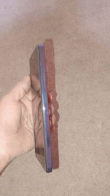 Infinix hot 40 pro 16. . . . 256 3