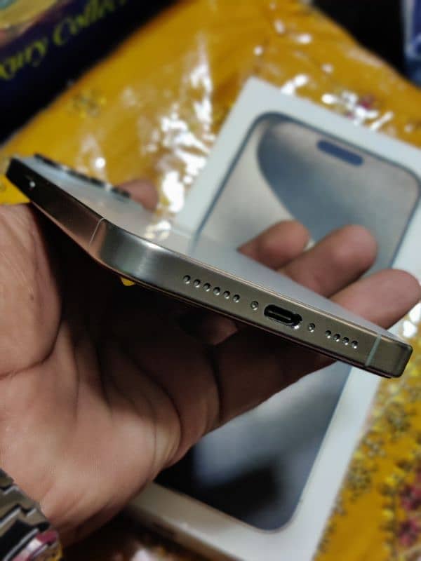 iphone 15 pro max nautral titanium hk model 4